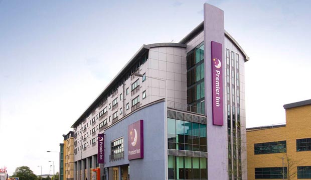 Exterior at Premier Inn London Wimbledon South